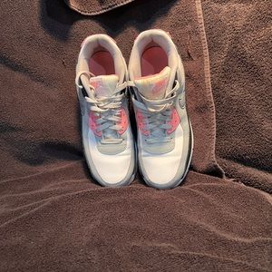 Nike Air Max 90’s! Worn a handful of times, and in GREAT condition!!!